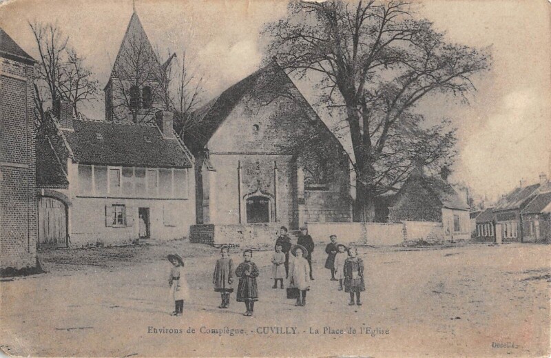Carte postale ancienne Cuvilly - Place De L'Eglise à Cuvilly