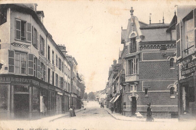 Carte postale ancienne Beauvais - Rue Gambetta à Beauvais