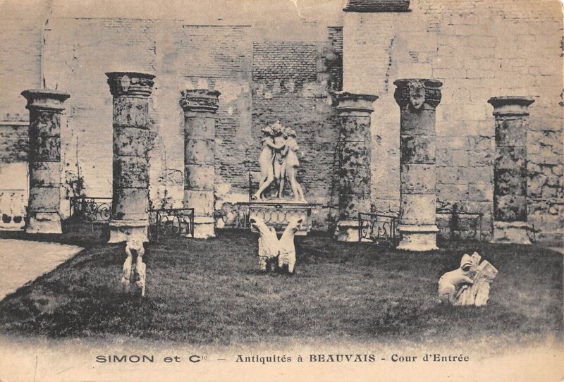 Carte postale ancienne Simon Et Cie Antiquites A Beauvais Cour D'Entree à Beauvais