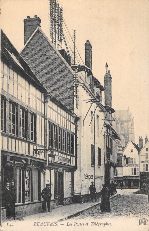 Carte postale ancienne Beauvais - Les Postes Et Telegraphes à Beauvais