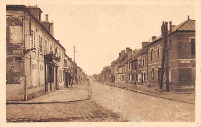 Carte postale ancienne Ressons Sur Matz Rue Georges Latapie à Ressons-sur-Matz