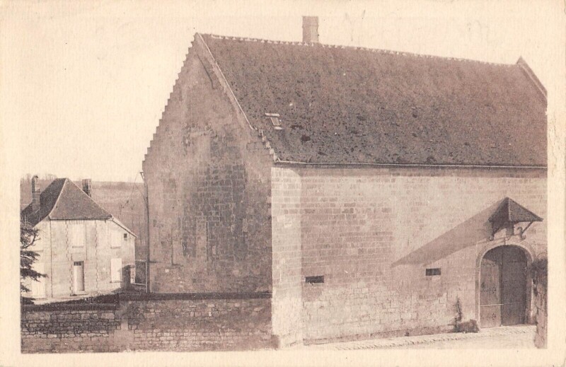 Carte postale ancienne Morienval - Entree Ancienne Eglise à Morienval