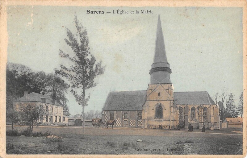 Carte postale ancienne Sarcus - Eglise Et Mairie à Sarcus