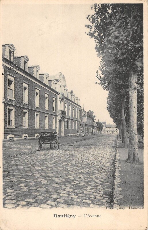 Carte postale ancienne Rantigny - L'Avenue à Rantigny