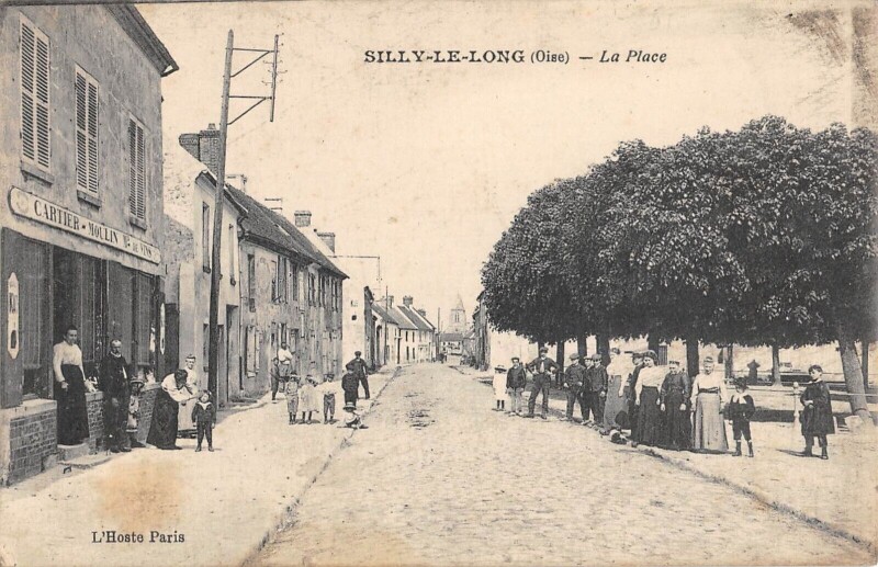 Carte postale ancienne Silly Le Long - La Place à Silly-le-Long