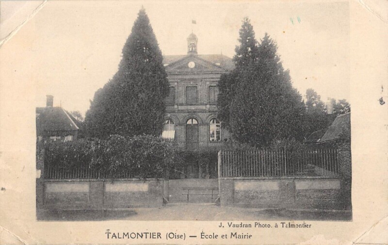 Carte postale ancienne Talmontier - Ecole Et Mairie