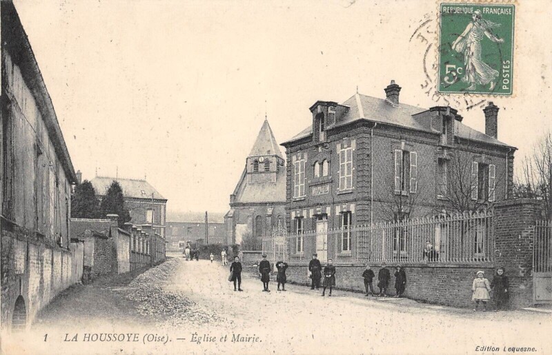 Carte postale ancienne La Houssoye - Eglise Et Mairie à La Houssoye