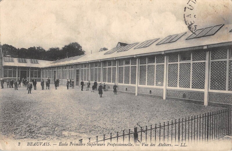 Carte postale ancienne Beauvais - Ecole Primaire Superieur - Vue Des Ateliers à Beauvais