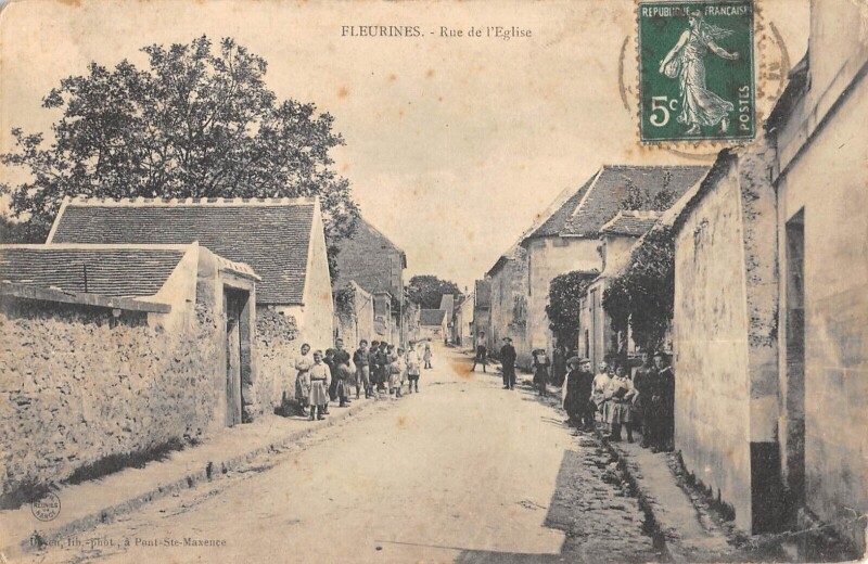 Carte postale ancienne Fleurines - Rue De L'Eglise à Fleurines