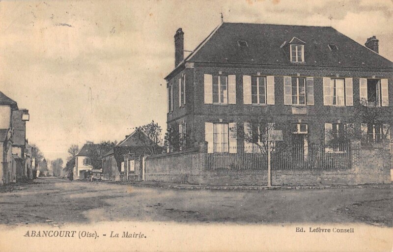 Carte postale ancienne Abancourt - La Mairie à Abancourt
