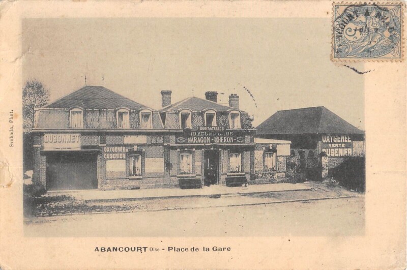 Carte postale ancienne Abancourt - Place De La Gare à Abancourt