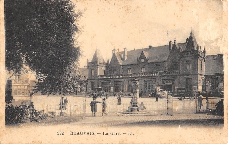 Carte postale ancienne Beauvais - La Gare à Beauvais