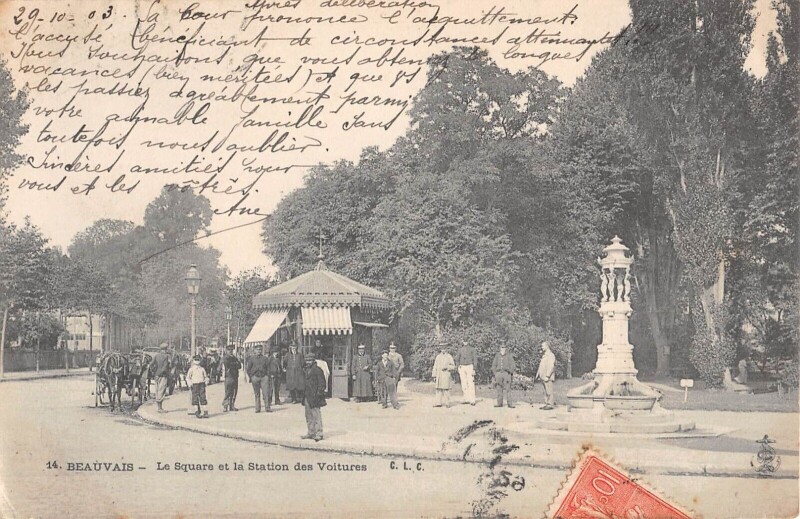 Carte postale ancienne Beauvais - Le Square Et La Station Des Voitures à Beauvais