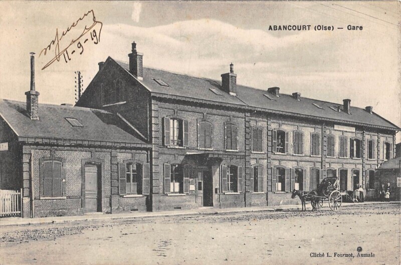 Carte postale ancienne Abancourt - La Gare à Abancourt