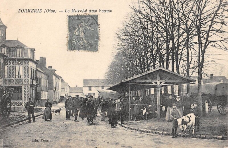 Carte postale ancienne Formerie - Le Marche Aux Veaux à Formerie