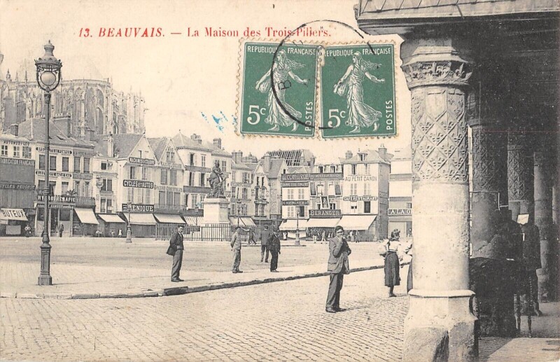 Carte postale ancienne Beauvais - Maison Des Trois Piliers à Beauvais