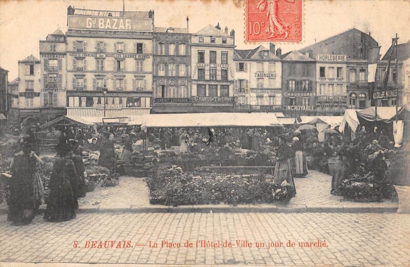 Carte postale ancienne Beauvais - La Place De L'Hotel De Ville Un Jour De Marche à Beauvais