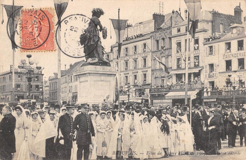 Carte postale ancienne Beauvais - Fetes De Jeanne Hachette 1905 La Statue Decoree à Beauvais