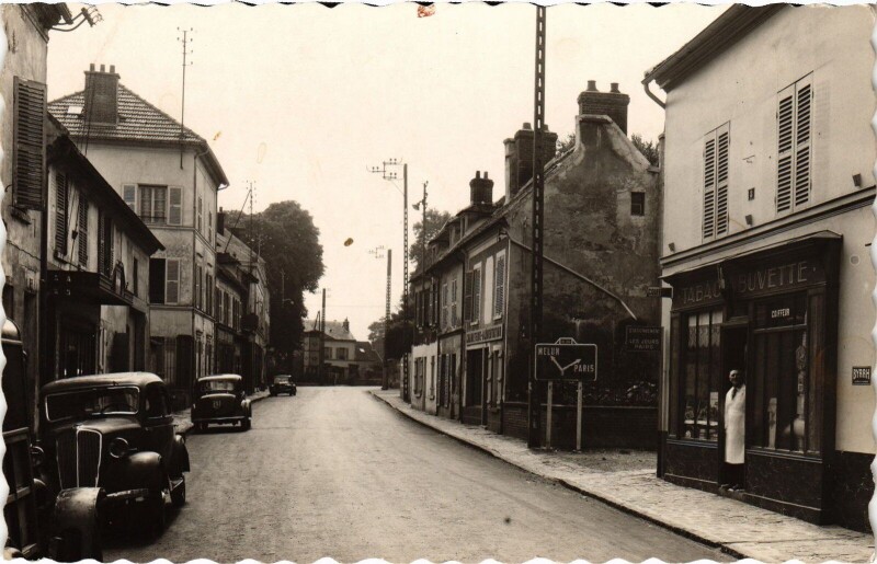 Carte postale ancienne Saint-Germain-sur-Morin Rue de Paris à Saint-Germain-sur-Morin
