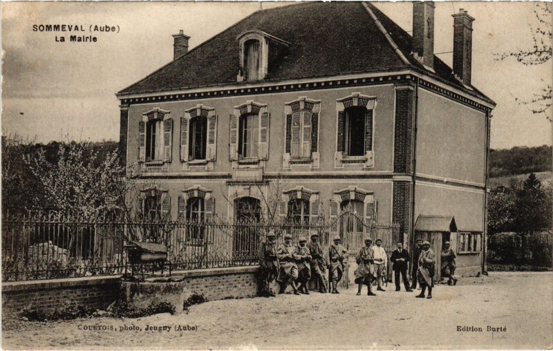 Carte postale ancienne Sommeval La Mairie à Sommeval