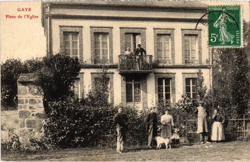 Carte postale ancienne Gaye Place de l'Eglise