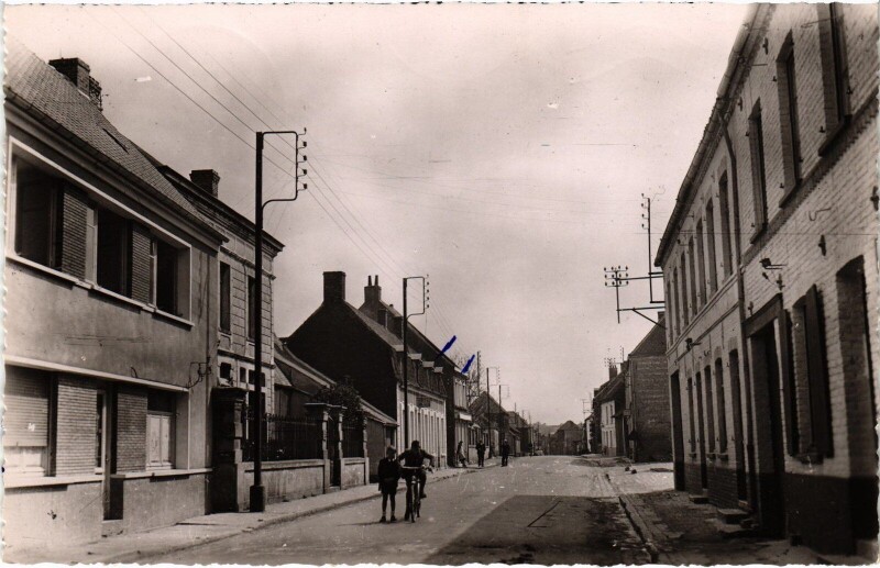 Carte postale ancienne Thérouanne Grande Rue à Thérouanne