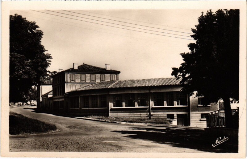 Carte postale ancienne Castelsarrasin Ecole communale de filles à Castelsarrasin