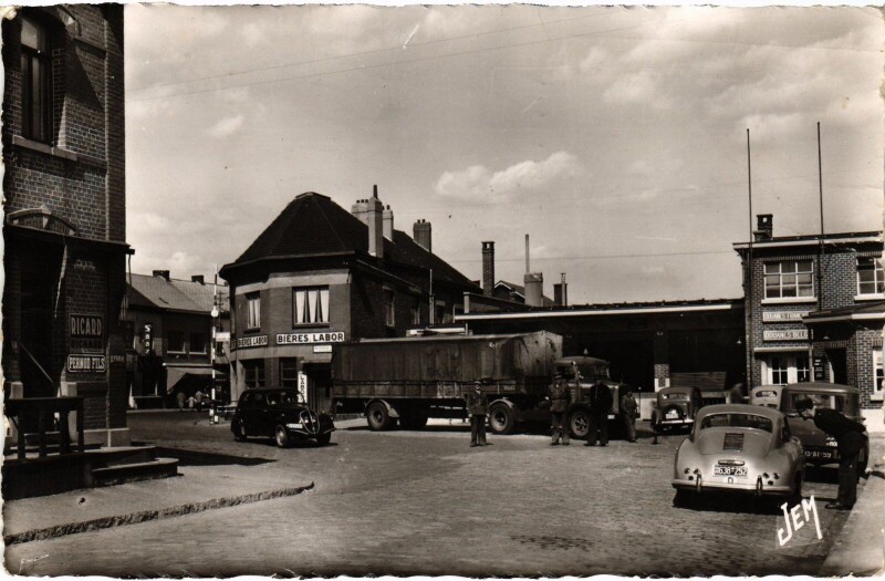 Carte postale ancienne Jeumont Les Douanes à Jeumont