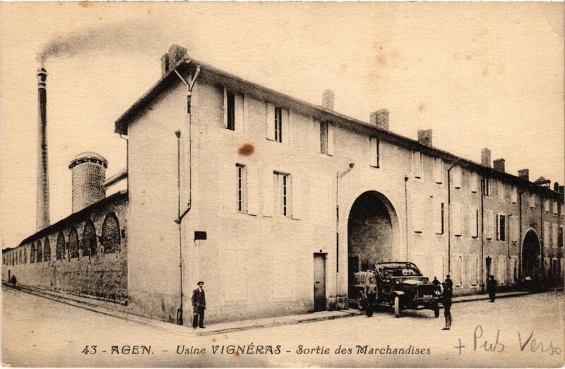 Carte postale ancienne Agen usine Vignéras Sortie des Marchandises