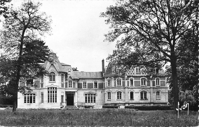 Carte postale ancienne Aumont - La Clairiere - Le Batiment Principal