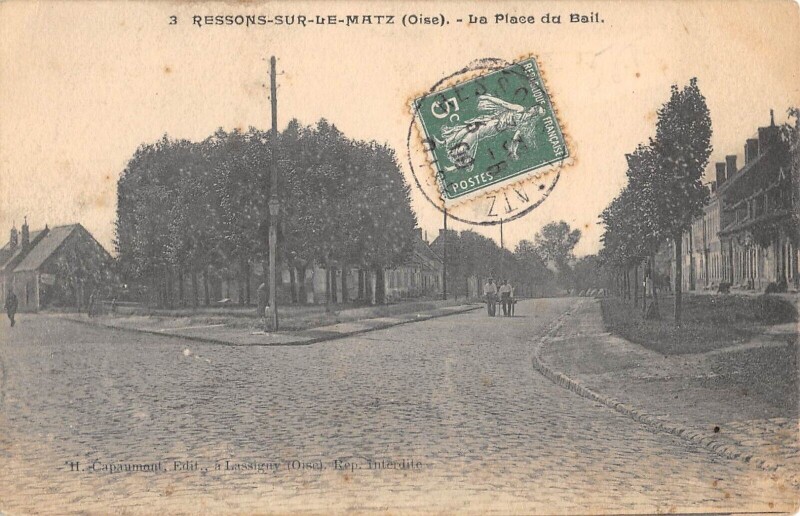 Carte postale ancienne Ressons Sur Le Matz - La Place Du Bail
