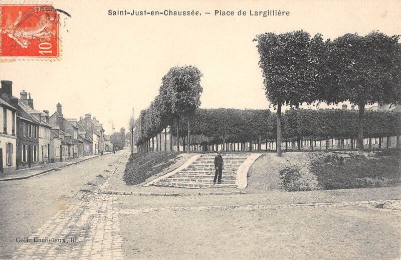 Carte postale ancienne Saint Just En Chaussee - Place De Largilliere