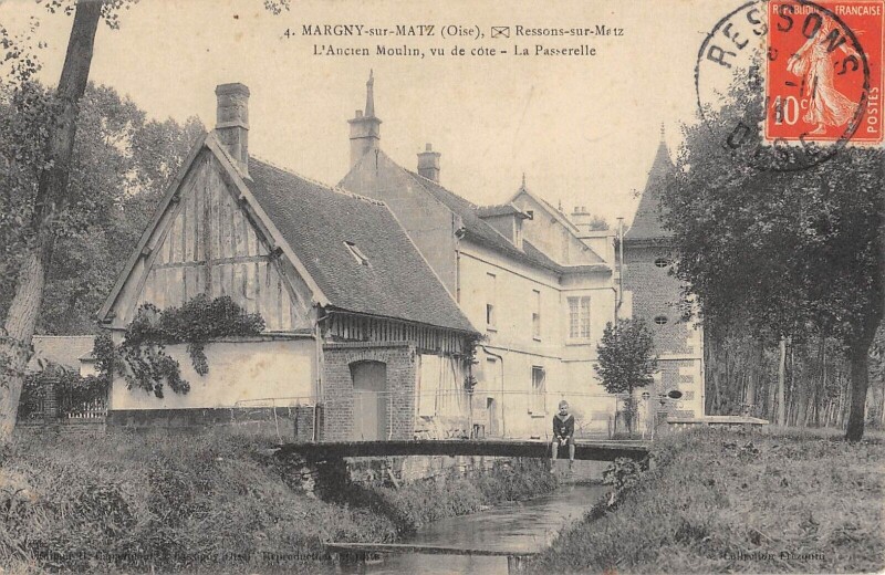 Carte postale ancienne Margny Sur Matz - L'Ancien Moulin - Vu De Cote - La Passerelle à Margny-sur-Matz