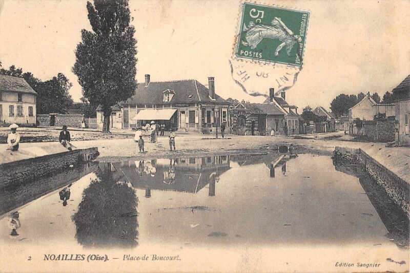 Carte postale ancienne Noailles - Place De Boncourt à Noailles