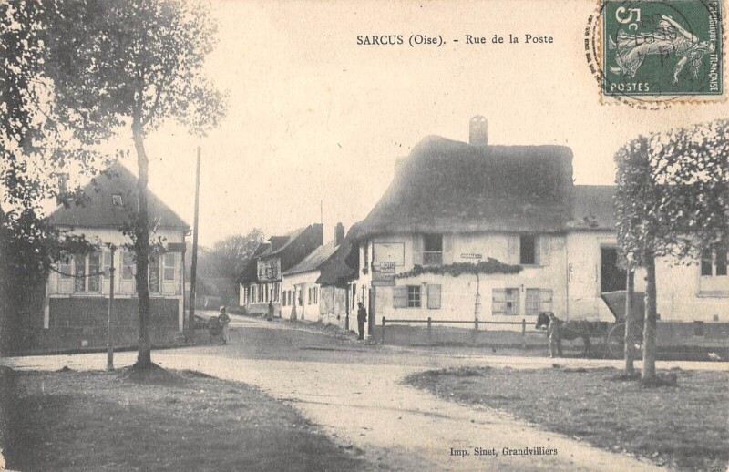 Carte postale ancienne Sarcus - Rue De La Poste à Sarcus