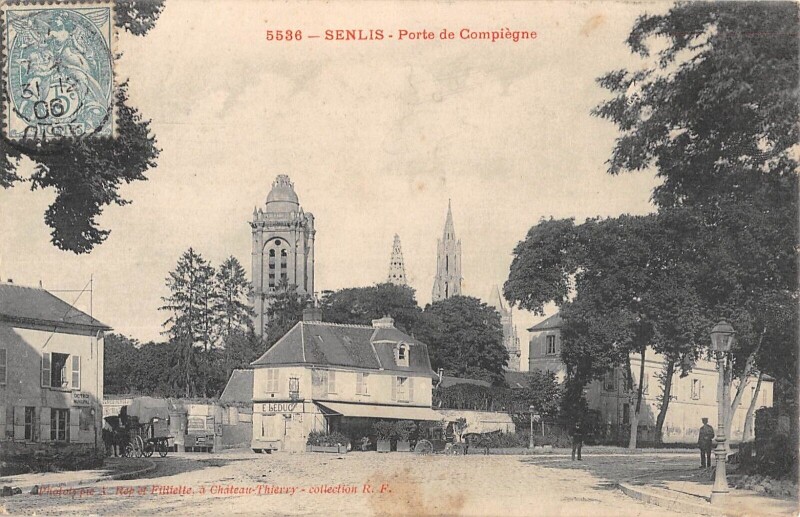 Carte postale ancienne Senlis - Porte De Compiegne à Senlis