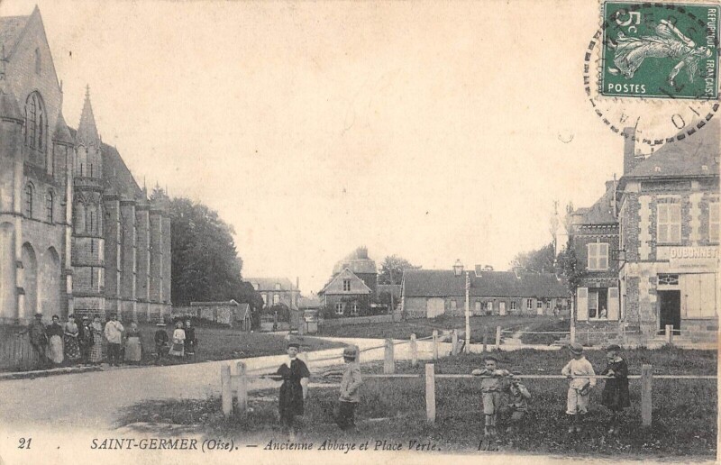 Carte postale ancienne Saint Germer - Ancienne Abbaye - Place Verte