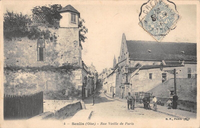 Carte postale ancienne Senlis - Rue Vieille De Paris à Senlis