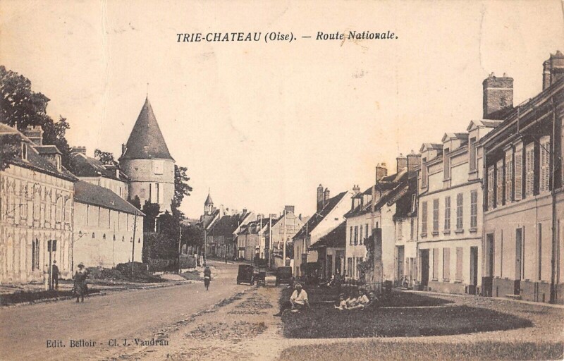 Carte postale ancienne Trie Chateau - Route Nationale