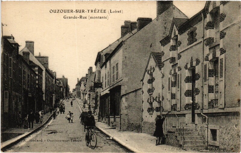 Carte postale ancienne Ouzouer-sur-Trézée Grande Rue à Ouzouer-sur-Trézée