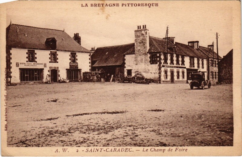 Carte postale ancienne Le Champ de Foire à Saint-Caradec