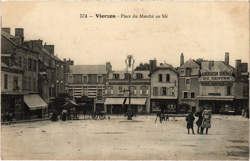 Carte postale ancienne Vierzon Place du Marché au blé à Vierzon