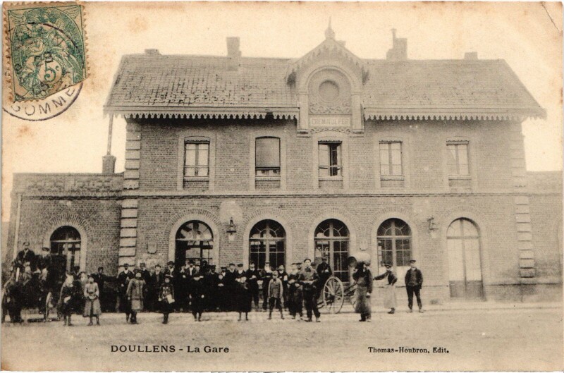 Carte postale ancienne Doullens La Gare Railway Station à Doullens