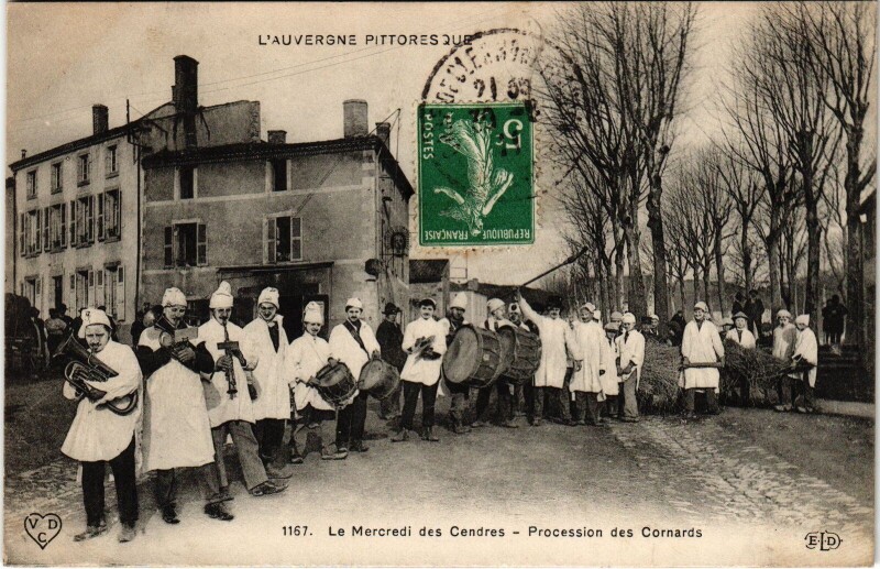 Carte postale ancienne Auvergne Mercredi des Cendres Procession des Cornards