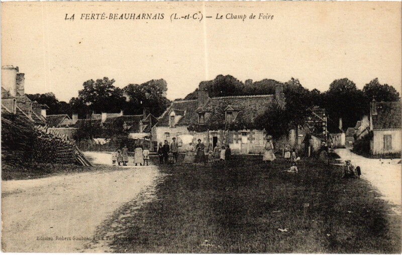 Carte postale ancienne La Ferté Beauharnais Champ de Foire à La Ferté-Beauharnais