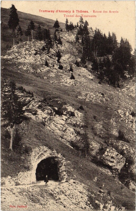 Carte postale ancienne Tramway d'Annecy a Thones Route des Aravis Tunnel des Tournants à Annecy