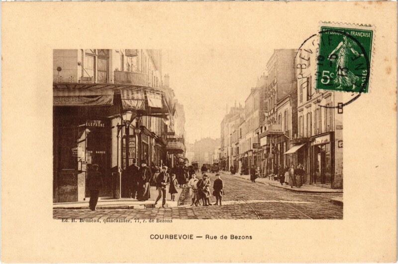 Carte postale ancienne Courbevoie Rue de Bezons à Courbevoie