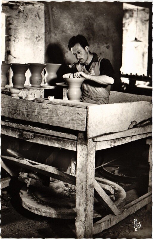 Carte postale ancienne Dieulefit Potier au Travail à Dieulefit