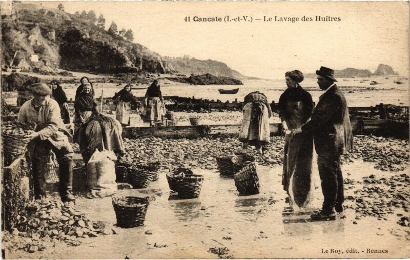 Carte postale ancienne Cancale Lavage des huitres à Cancale