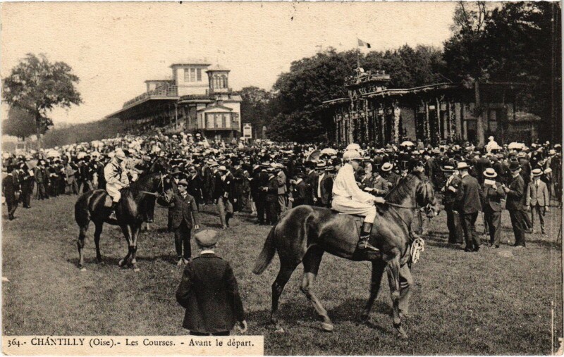 Carte postale ancienne Chantilly Les Courses avant le départ à Antilly